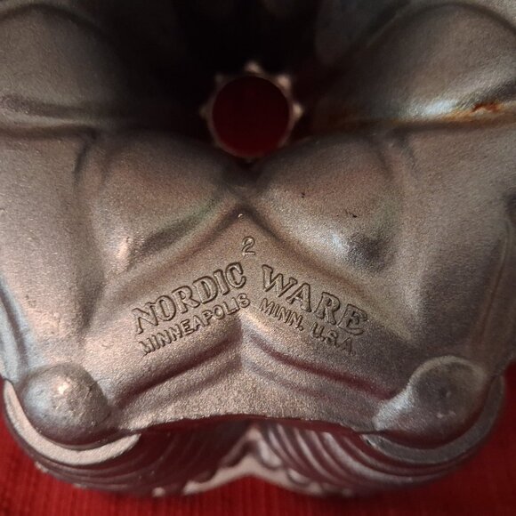 Nordic Ware Pro Cast FESTIVAL FIESTA PARTY BUNDT PAN Cast Aluminum Lightly - Picture 7 of 9